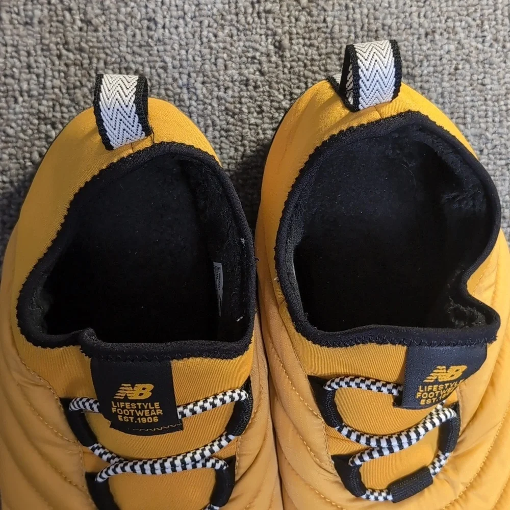 New Balance Caravan Moc V2 Slipper Size 8.0 Black/Yellow Unisex W9.5 Recovery